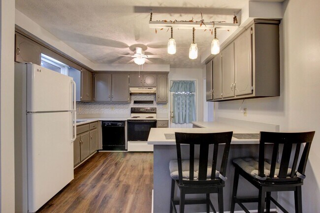 Building Photo - 17 Binks Dr