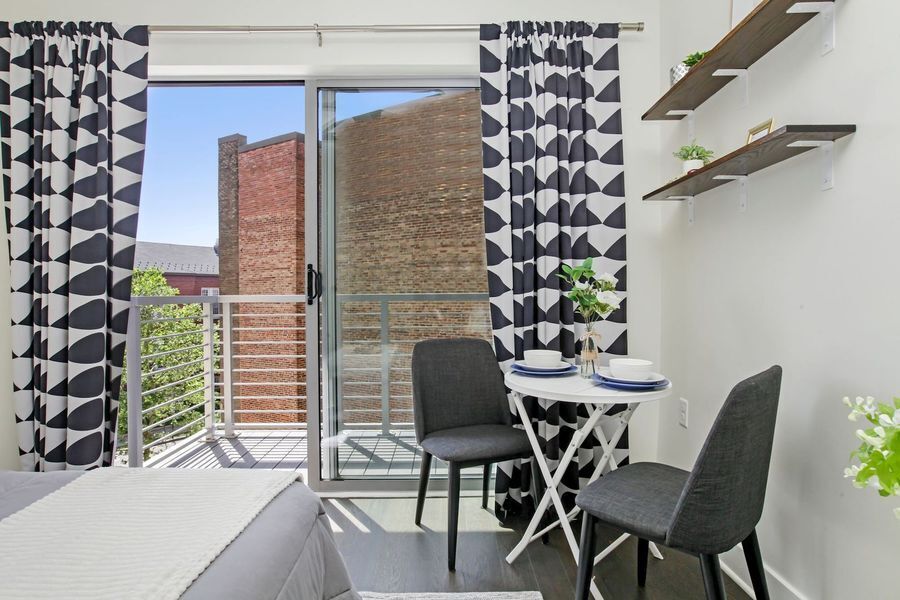 Foto principal - 2550 17th St NW