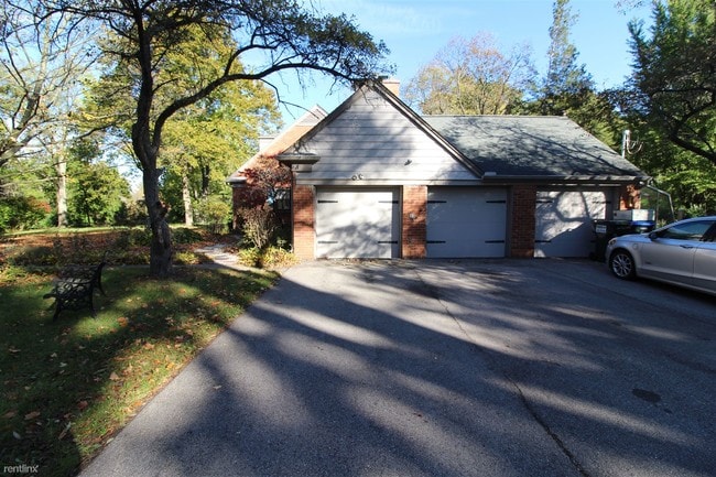 Building Photo - 3 br, 3 bath House - 772 N Wagner Rd