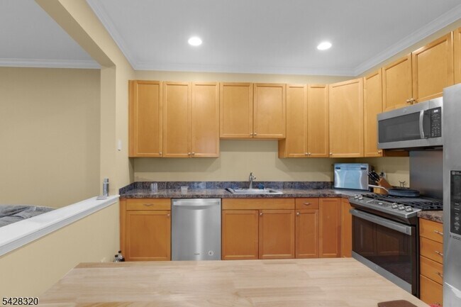 Foto del edificio - 84 Autumn Ridge Rd