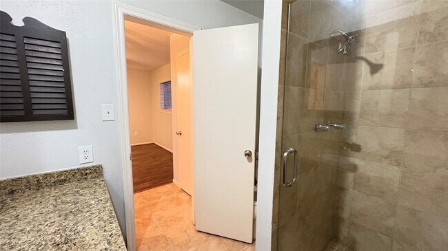 Foto del edificio - 13914 Oakwood Ln