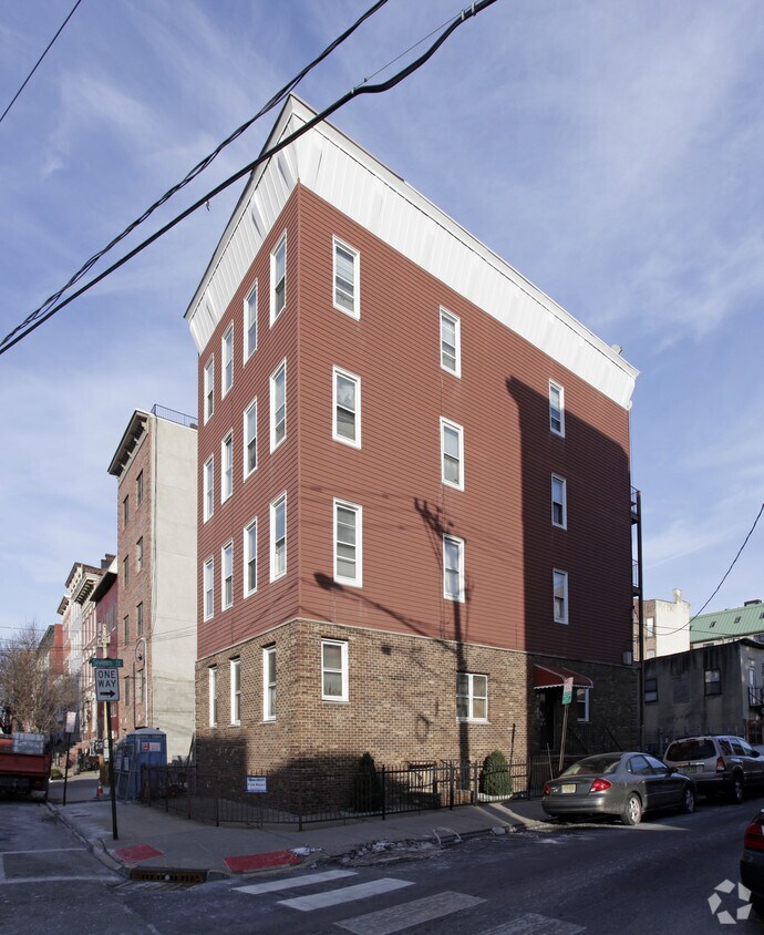Primary Photo - 701 Adams St