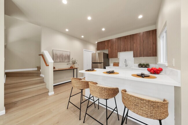 Barra húmeda en la planta baja - 1729 Keeaumoku St