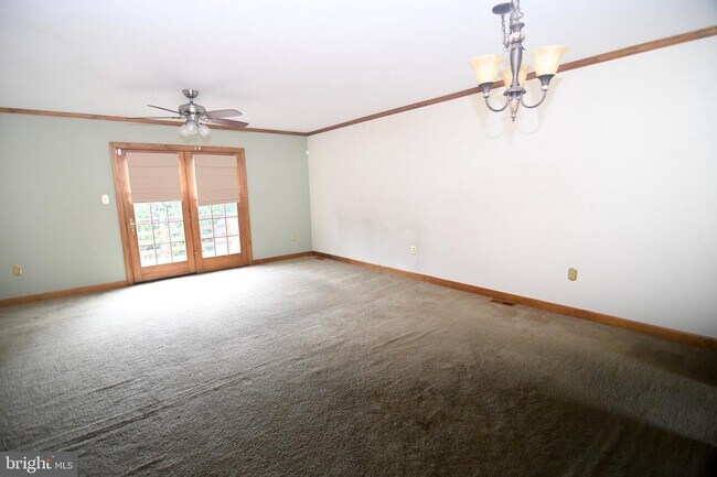 Building Photo - 104 McMullen Cir