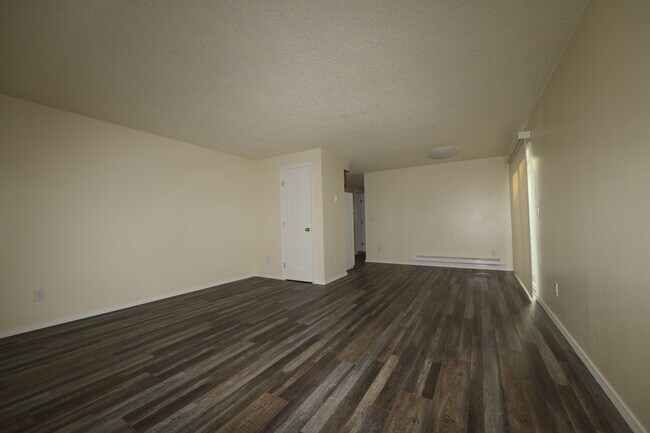Sala de estar - 4768 State St