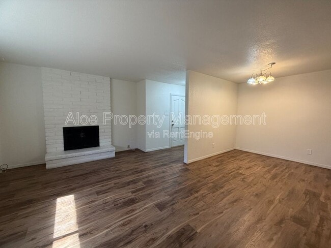 Building Photo - 1015 N Iowa St
