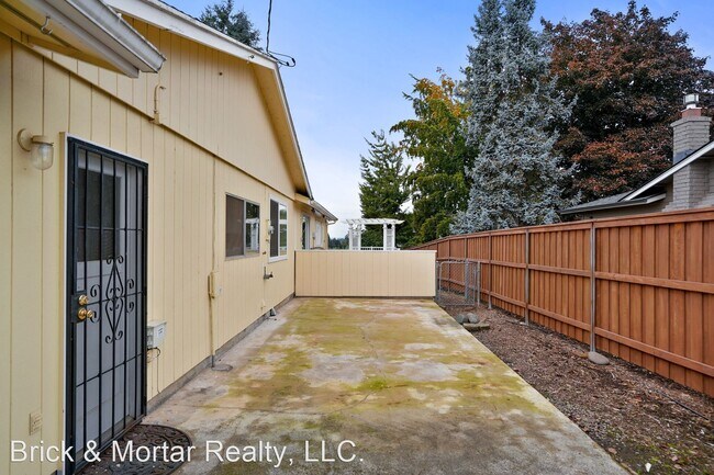 Building Photo - 3 br, 2 bath House - 843 NE Pine ST
