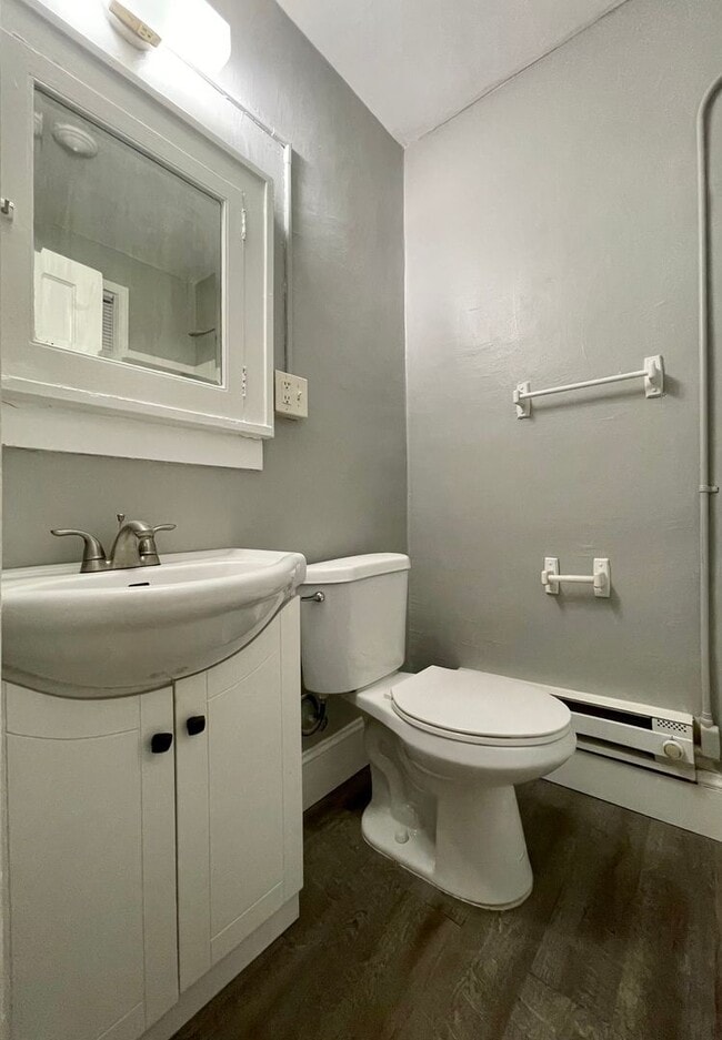 Building Photo - Beautiful 2 bedroom in Historic East Saint...