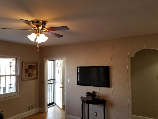 Foto del edificio - 4015 Duvall Ave