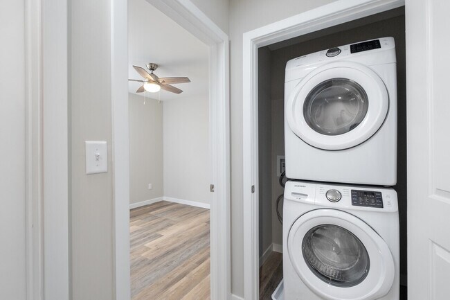 Building Photo - Staunton Apartments 201-214