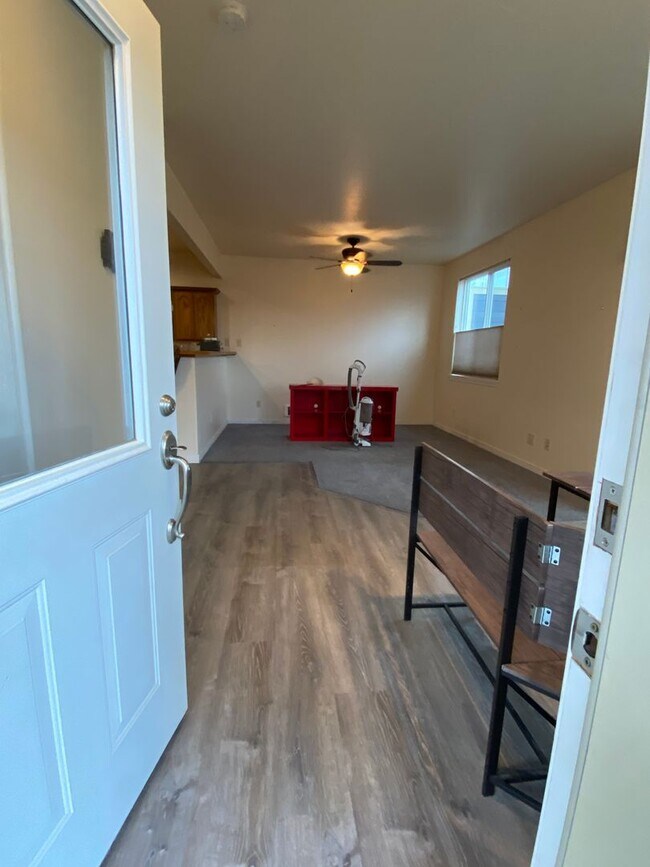 Foto del edificio - Spacious  3 bedroom 2.5 bathroom townhouse