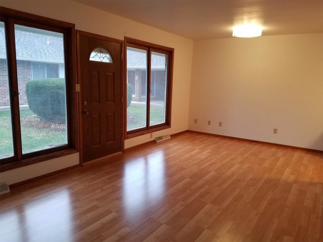 Building Photo - 505 Holmes Drive