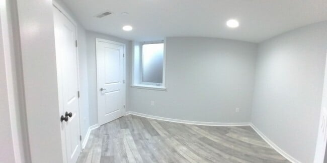 Building Photo - Incredible, modern apartment