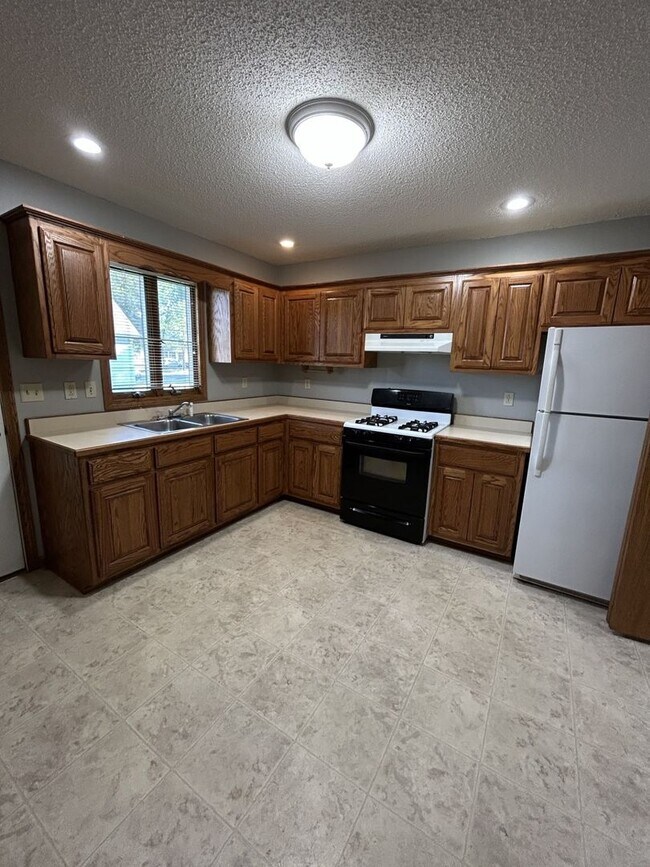 Foto del edificio - 109 E Kansas St