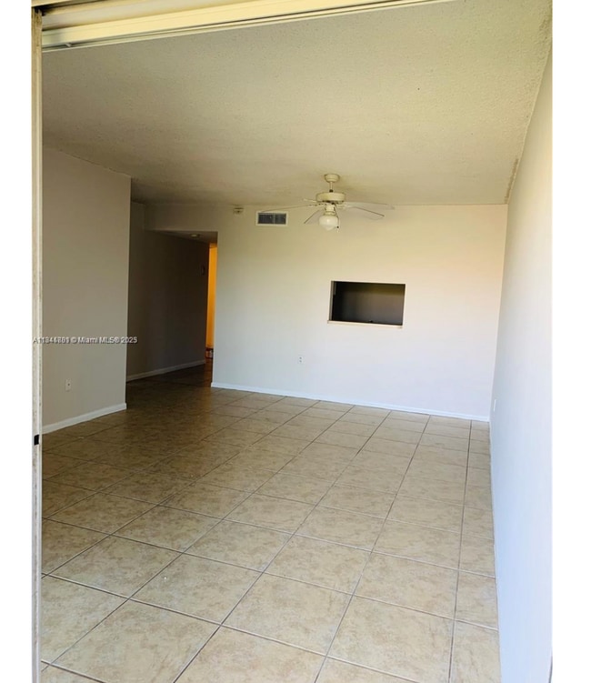 Building Photo - 711 N Pine Island Rd