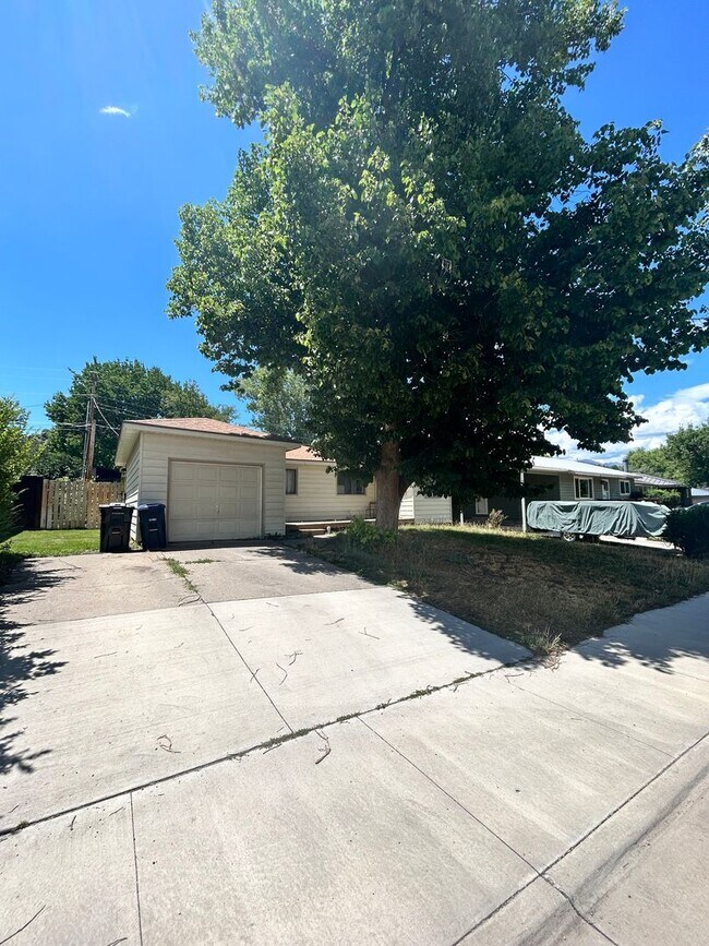 Foto del edificio - Three Bedroom House in Great Neighborhood!