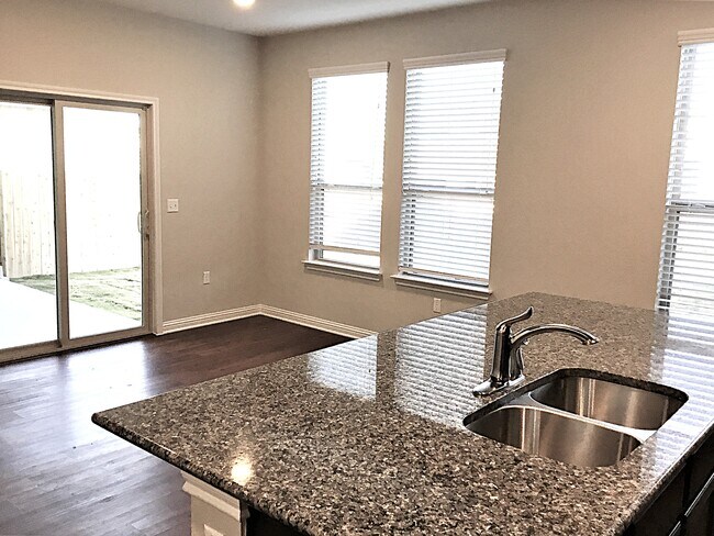 Foto del edificio - 5817 Monmarte Cove