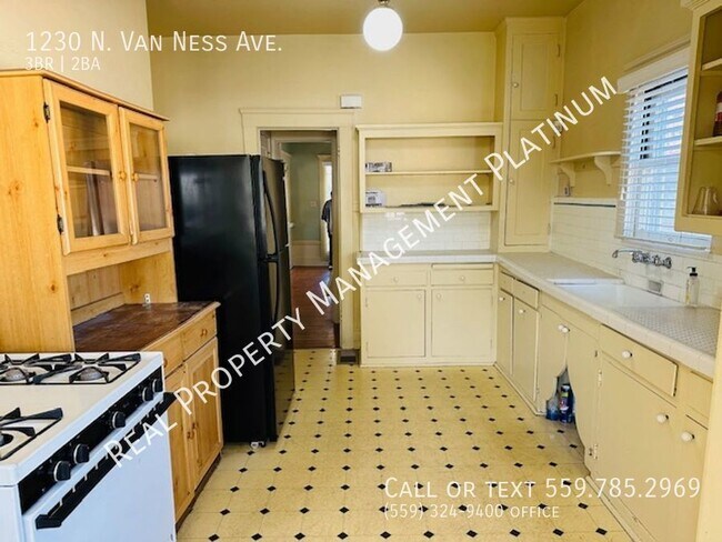 Building Photo - $2,295 N Van Ness, Fresno Craftsman Home f...