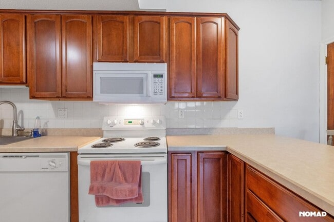 Building Photo - Charming 2BR Condo in Bristol