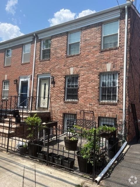 Building Photo - 340 1st St