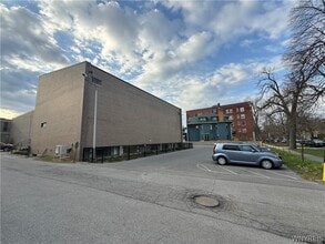 Building Photo - 130 Linwood Ave