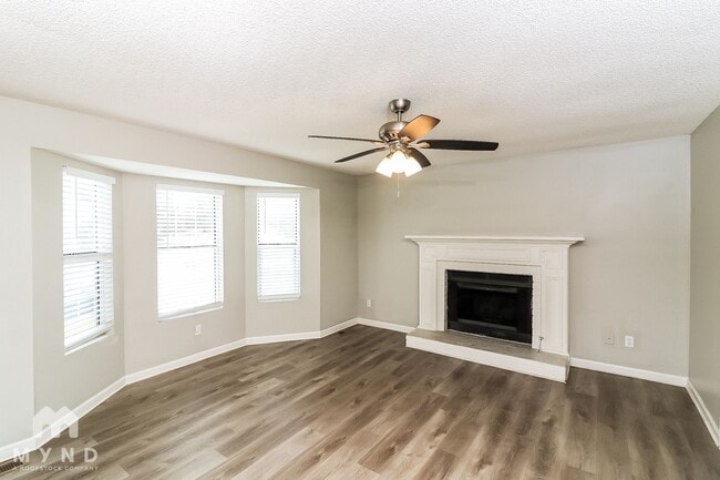 Building Photo - 5949 Brookside Dr SE