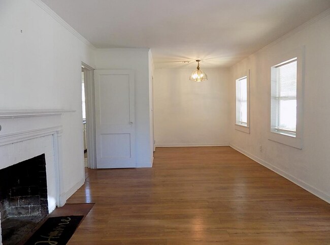 Building Photo - 1611 Lyndle Rd