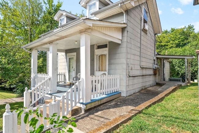 Building Photo - 416 S 2nd St