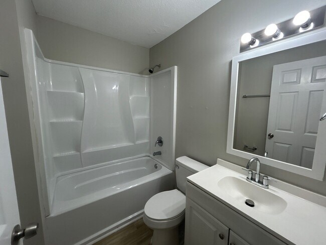 Foto del edificio - 799 Rushmeade Rd