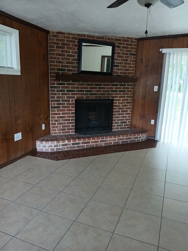 Foto del edificio - 321 E 6th St
