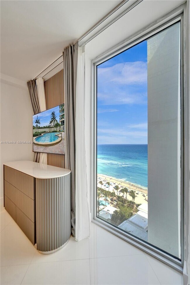 Building Photo - 4001 S Ocean Dr