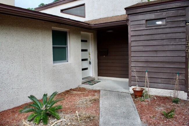 Building Photo - 1561 Arcadia Dr