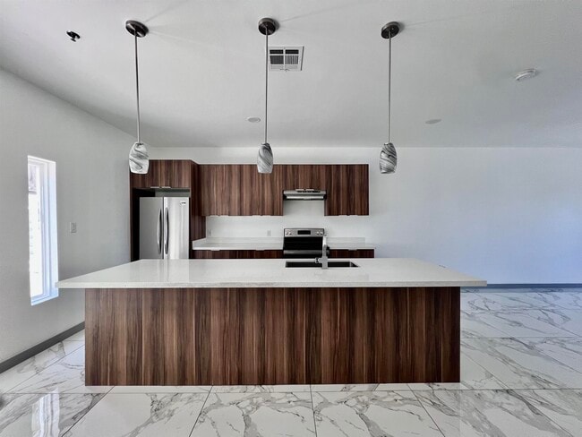 Building Photo - 1011 Emerald Valley Dr