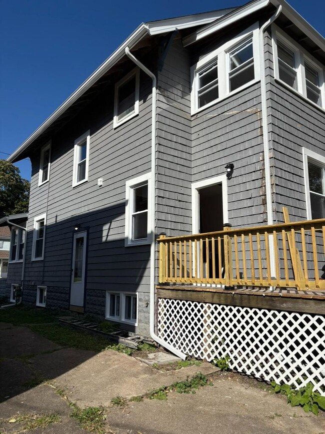 Building Photo - 438 Wales Rd NE