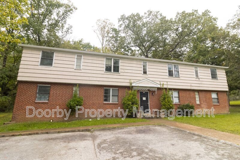 Foto principal - 3302 Pinewood Ave