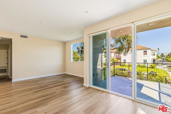 Foto del edificio - 4905 St Elmo Dr