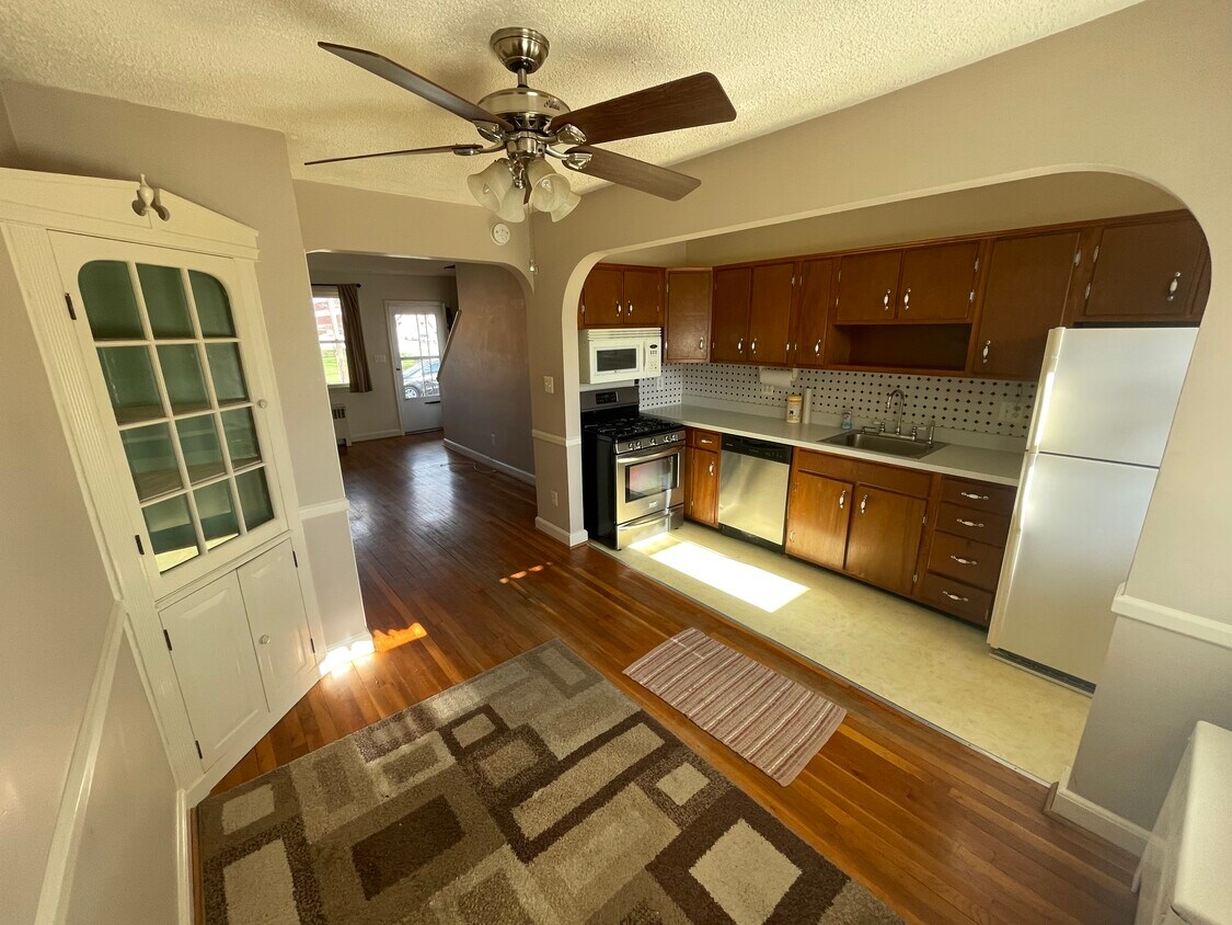 Primary Photo - 906 Pine Heights Ave