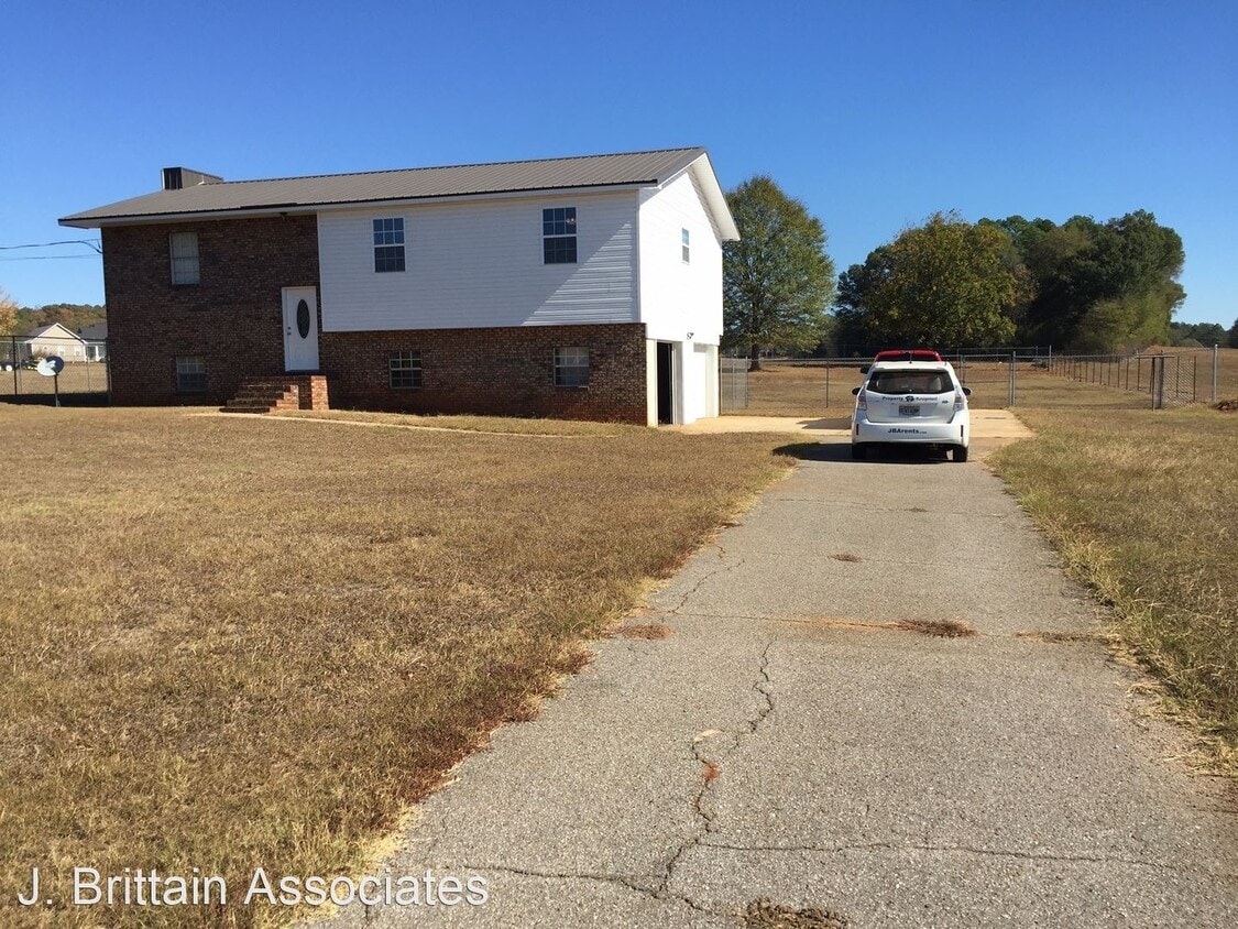 Primary Photo - 3 br, 2.5 bath House - 7320 US Hwy 431