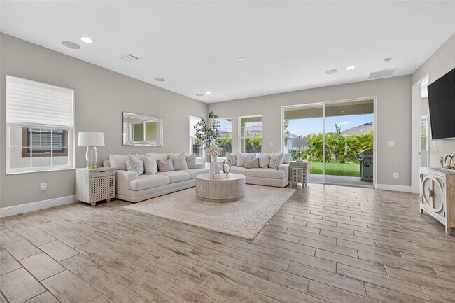 Building Photo - 5532 Del Coronado Dr