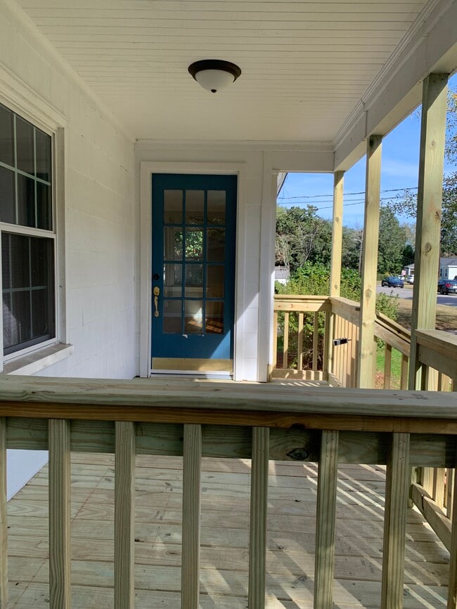 Building Photo - 114 Ellinor St