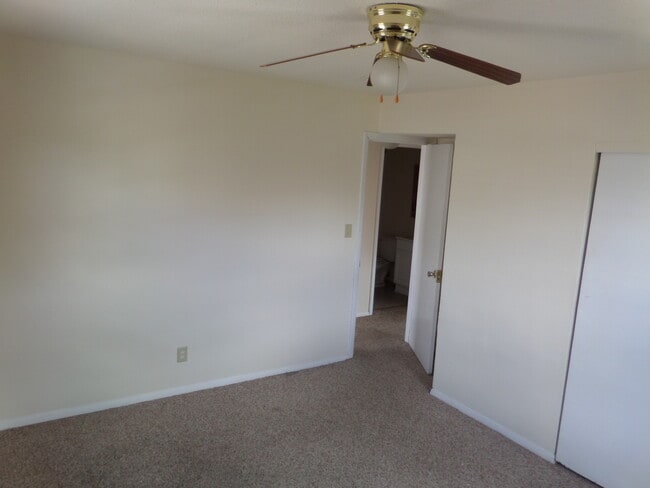 Building Photo - 831 Kimberly Dr