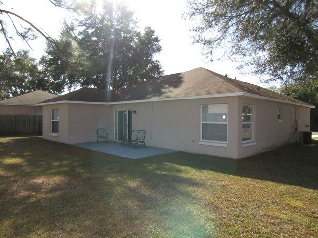 Building Photo - 725 Mink Ct