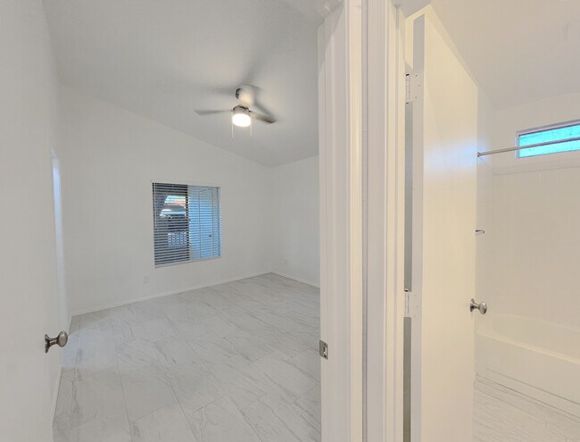 Foto del edificio - 1120 N Val Vista Dr