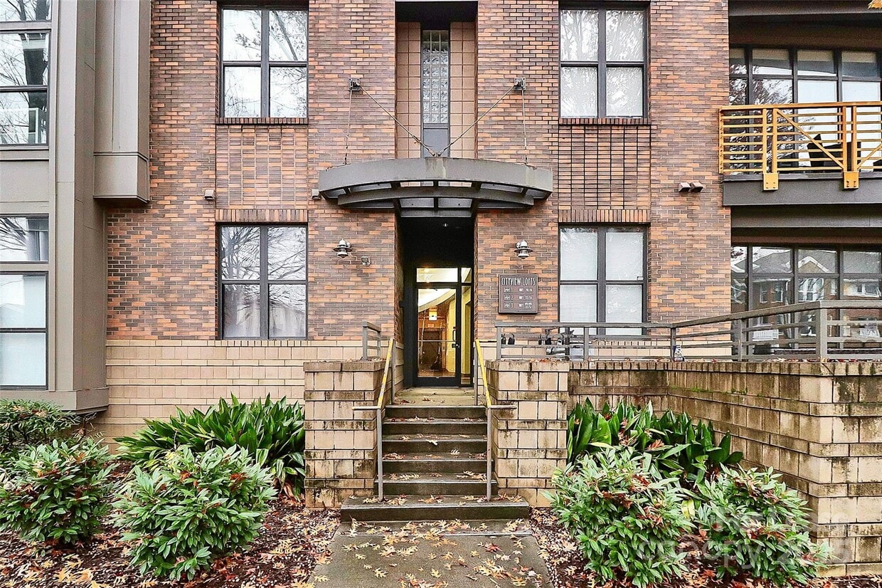 Primary Photo - 712 N Davidson St