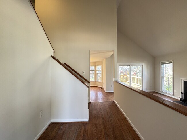 Foto del edificio - Lake Ridge Gem: Your Inviting Home Awaits!