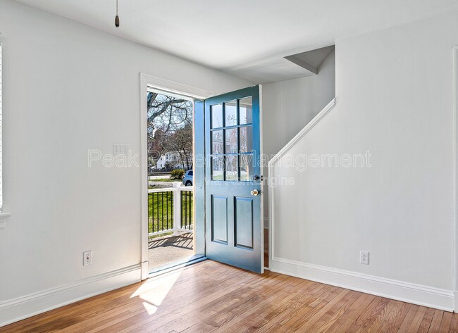 Interior Photo - Ashland Crossing