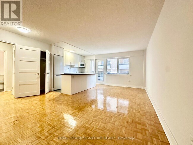 Photo du bâtiment - 95 Lawton Blvd