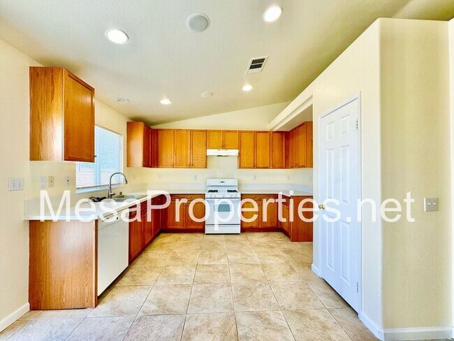 Building Photo - 10978 Windcrest St.