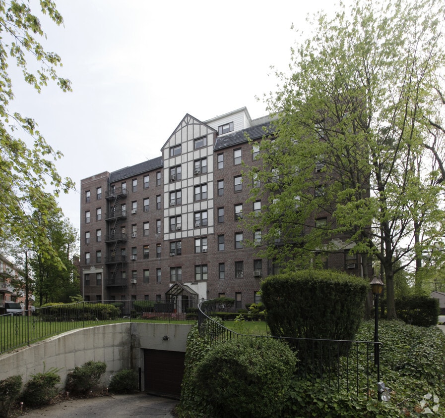 Belgrave Owners, Inc. Apartments in Great Neck, NY