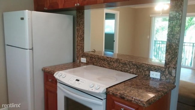 Building Photo - 2 br, 1 bath  - 45 SE 7th Ave